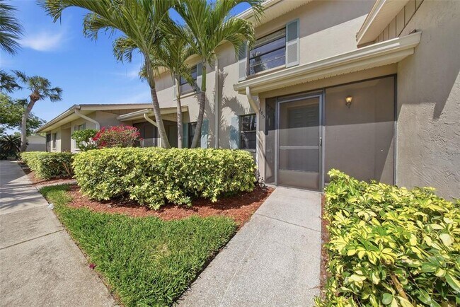 Building Photo - 2131 Ridge Rd S