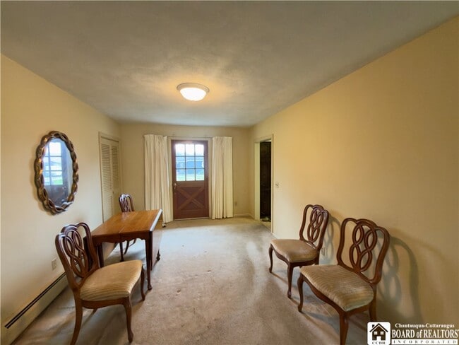 Building Photo - 32 Maple St