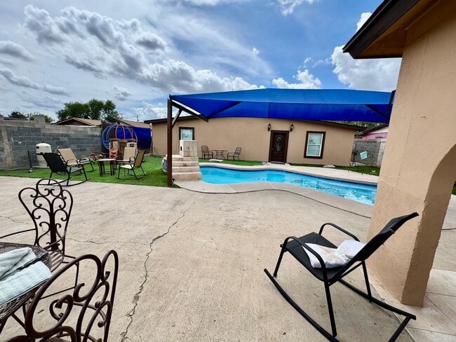 Building Photo - 111 Larga Vista Dr