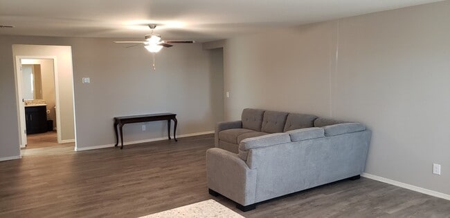 Building Photo - Beautifully upgraded home in Mission Ranch.