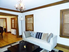 Building Photo - 2 Bedroom Condo in Brownstone