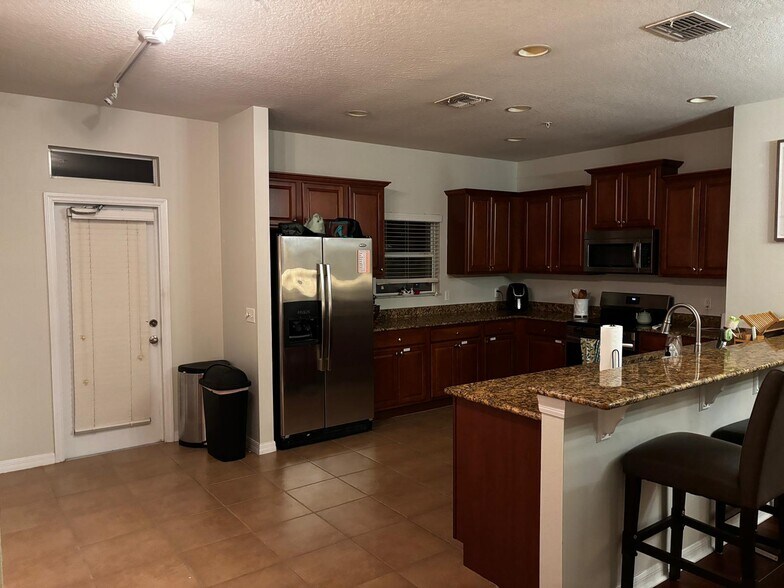 Building Photo - 1525 Cloverbay Ln