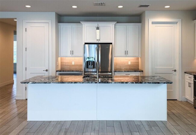 Building Photo - 2065 Paragon Cir W