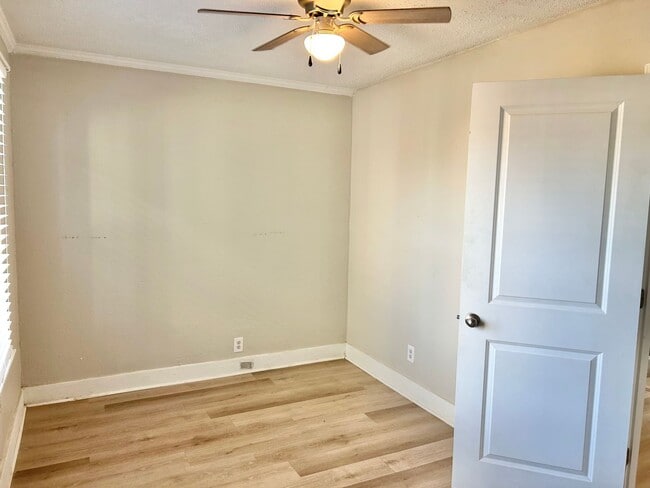 Building Photo - 2BR/1BA Home-Sweet-Home