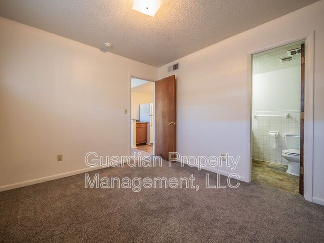 Building Photo - 1121 N College Dr