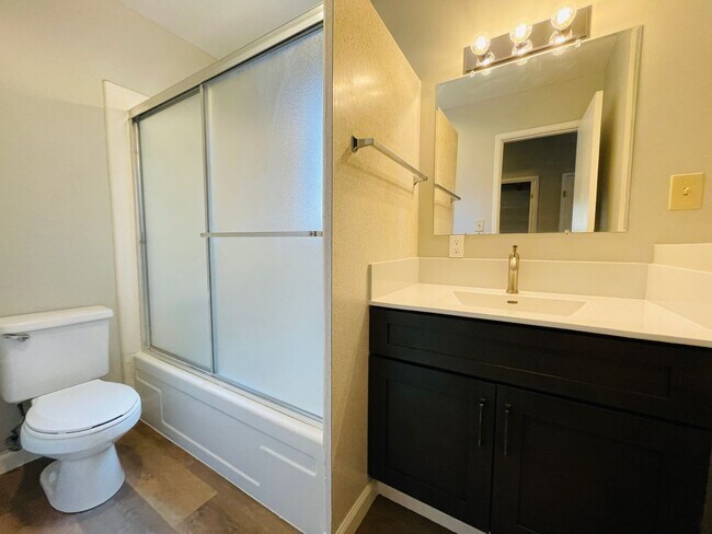 Building Photo - 2 bed 1 bath unit for rent in South Lake Tahoe