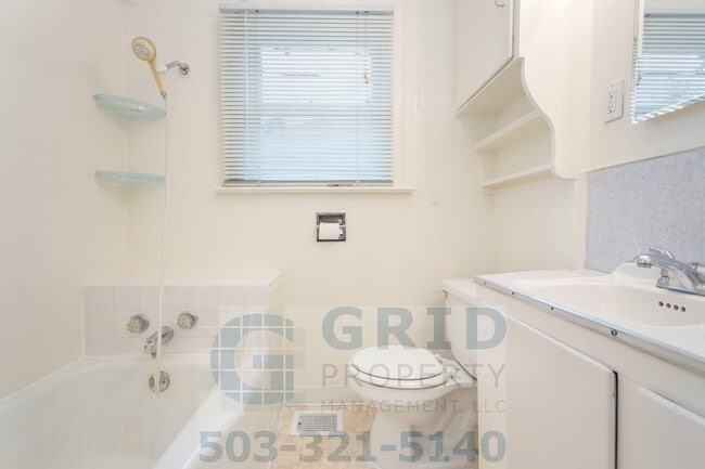 Building Photo - Craftsman Bungalow Available in Kenton Nei...