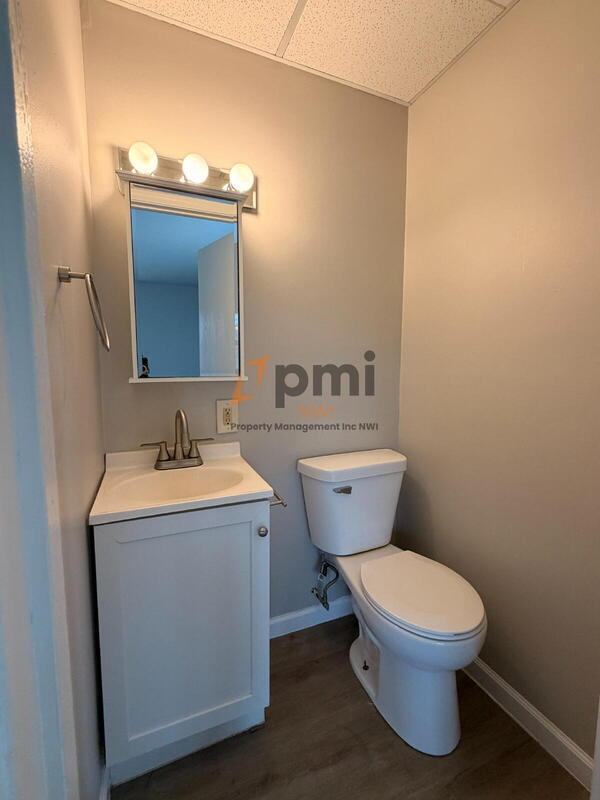 Building Photo - 5372-5372 Plaza Ave