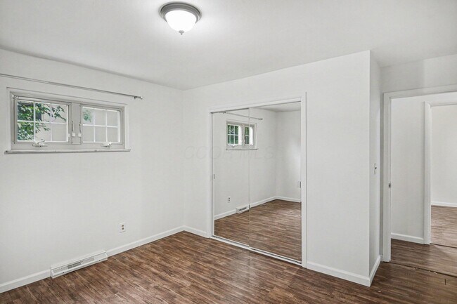 Building Photo - 898 Havendale Dr