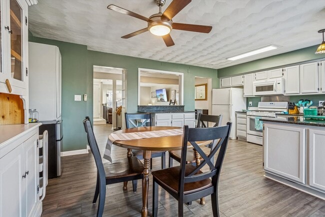 Building Photo - Turnkey, Furnished, All Inclusive Rental in Virginia Beach's Ocean Lakes Community