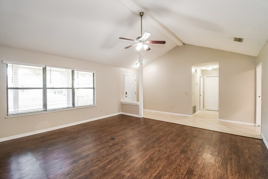 Building Photo - 970 Sandstone Dr