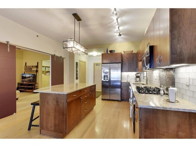 Building Photo - 401 N 2nd St