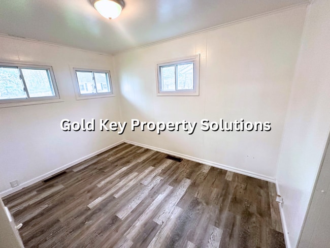 Building Photo - 3 Bed 1 Bath Home For Rent! (NO SECTION 8)