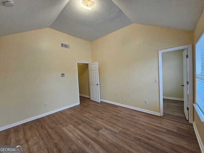 Building Photo - 206 Southwind Ln