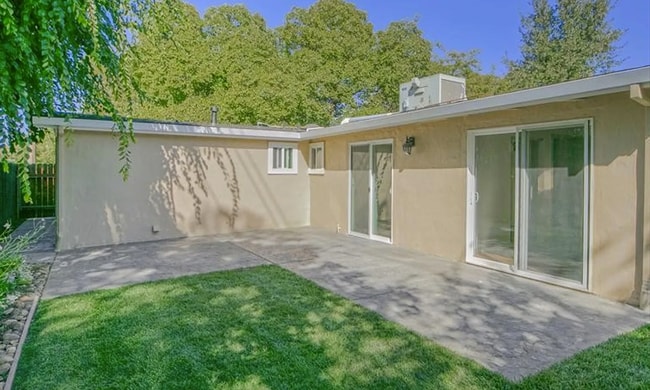 Building Photo - Fall Rental 4-bedroom, 1.5-bathroom