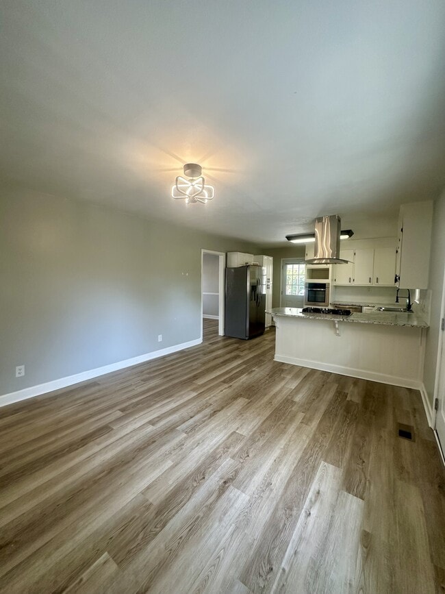 Building Photo - 2100 Park Ln