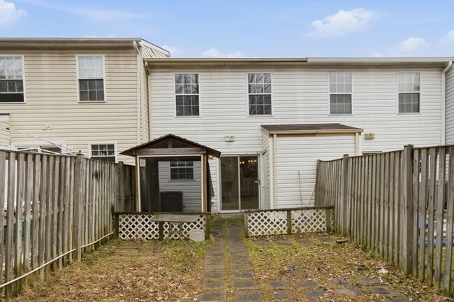 Building Photo - 72 Chelmsford Ct