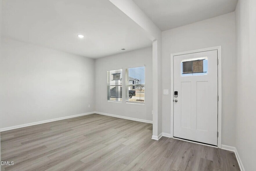 Building Photo - Room in House on Hoff Ct