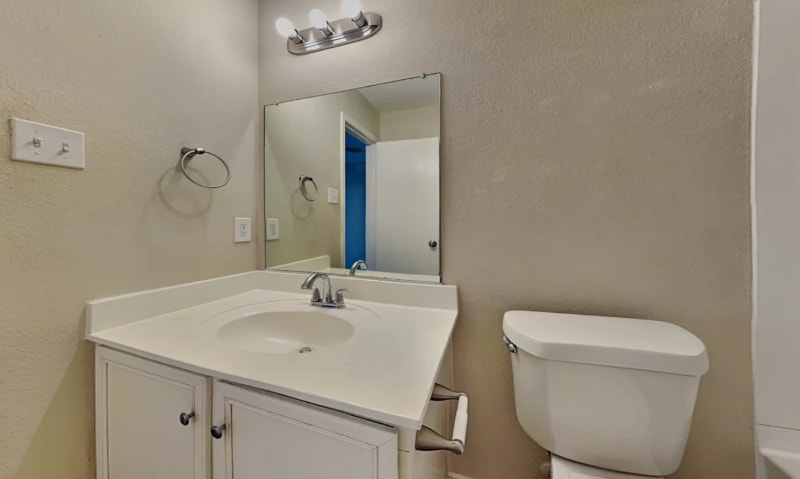 Building Photo - 1501 Queens Brook Ln