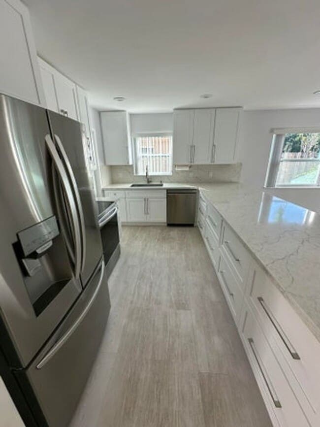 Building Photo - 3291 SW 4th St