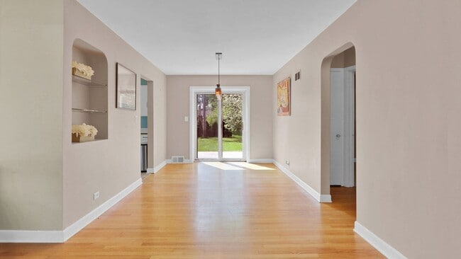 Building Photo - 8918 Parkside Ave