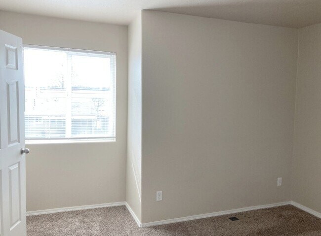 Building Photo - 114 N Bowdish Rd