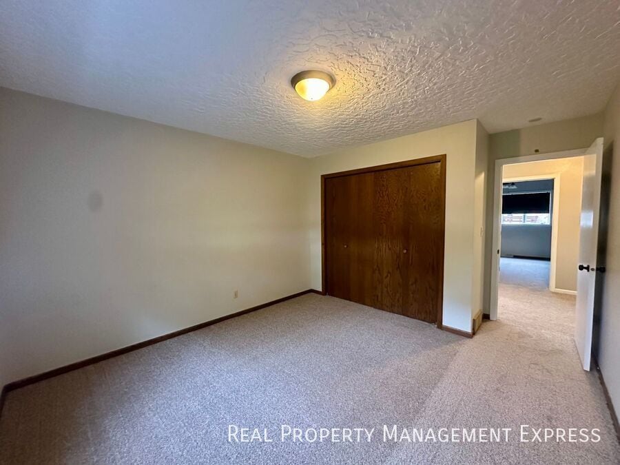 Building Photo - 5 Bedroom 4 Bath Home Blending Luxury and ...