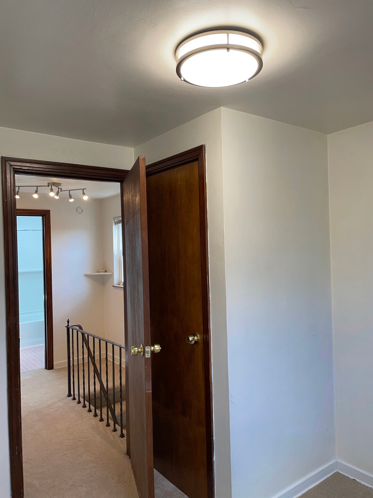 Building Photo - 206 Whipple St