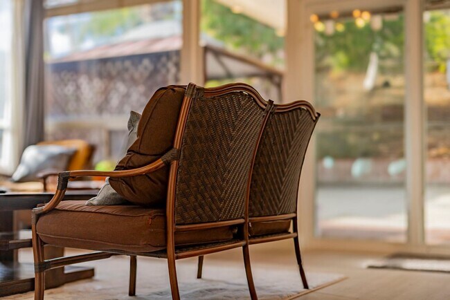 Building Photo - Fully Furnished! Prestige Luxury Single 5bed 3bath House