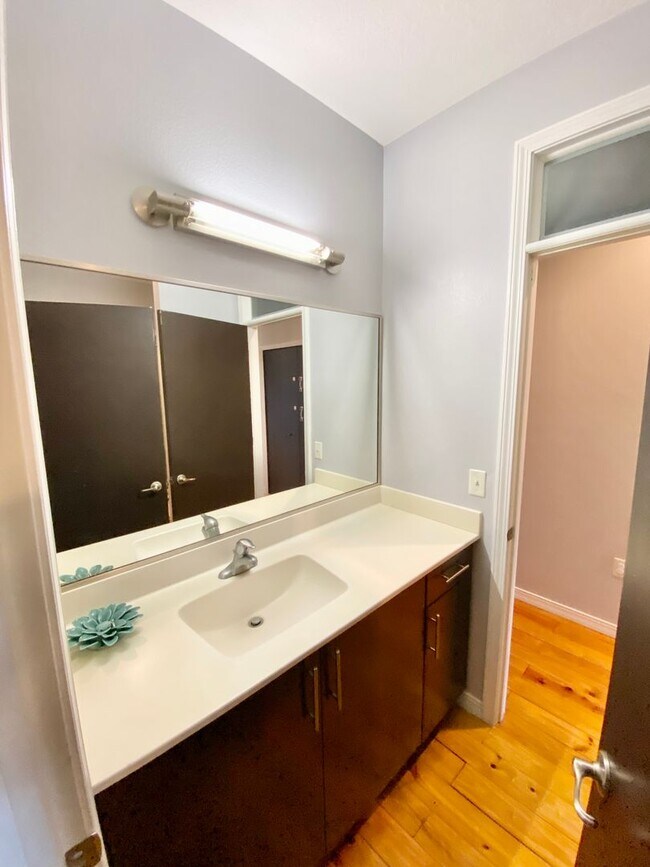 Building Photo - LUXURY TOWNHOME IN SODO 3/2.5 PLUS OFFICE AND BONUS ROOM  - DOWNTOWN ORLANDO