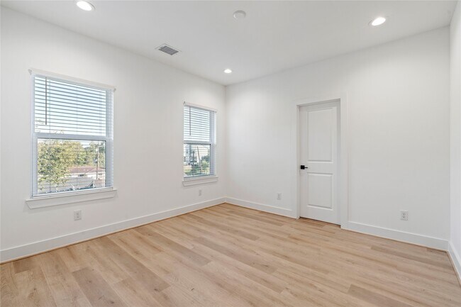 Building Photo - 4039 Buck St