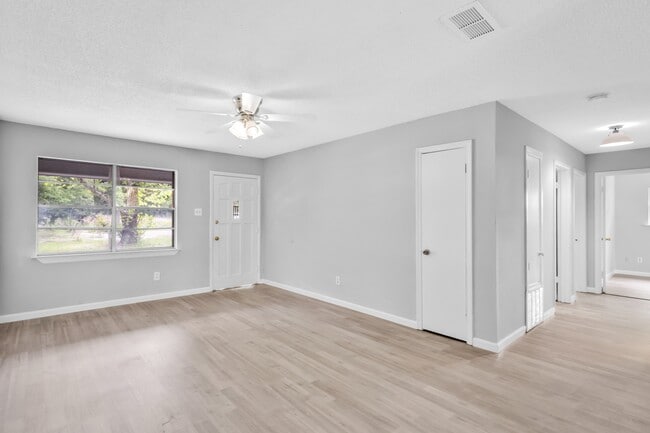 Building Photo - 3105 Scovel Ave