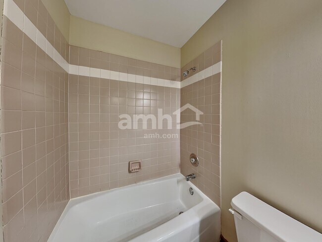 Building Photo - 4506 W Riverside Dr