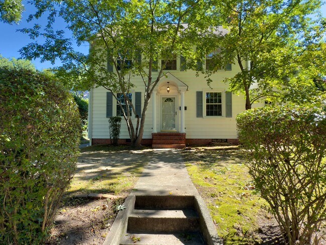 Primary Photo - Charming Home!
