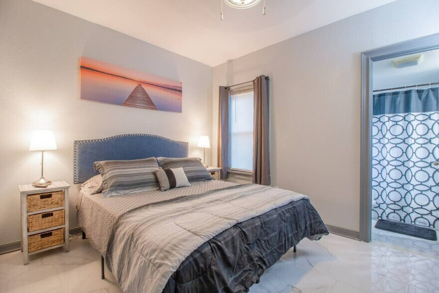 Building Photo - 5379 E Kaley St