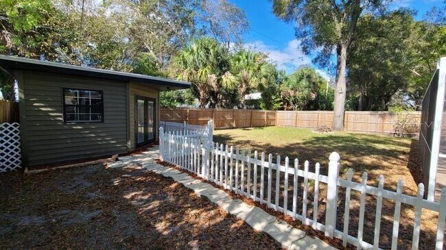 Building Photo - 1742 Cardinal Dr