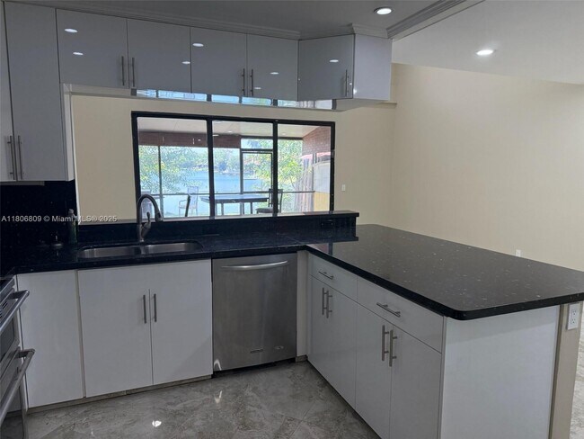 Building Photo - 2701 SW 58th Manor