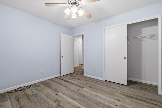 Building Photo - ***MOVE IN SPECIAL ONE WEEK FREE***Sophisticated Living Near Bamberger Nature Trails