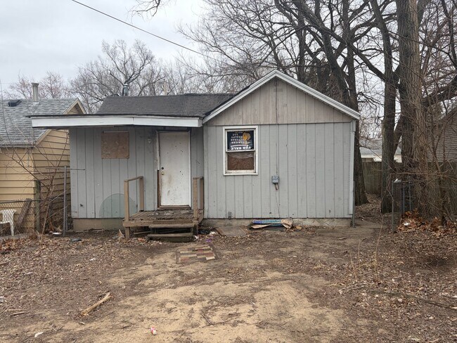 Building Photo - 1829 S Stanley St
