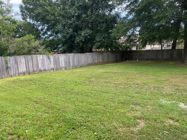 Building Photo - 27 Emerald Cir