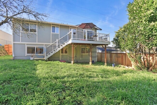 Building Photo - 1611 S 84th St