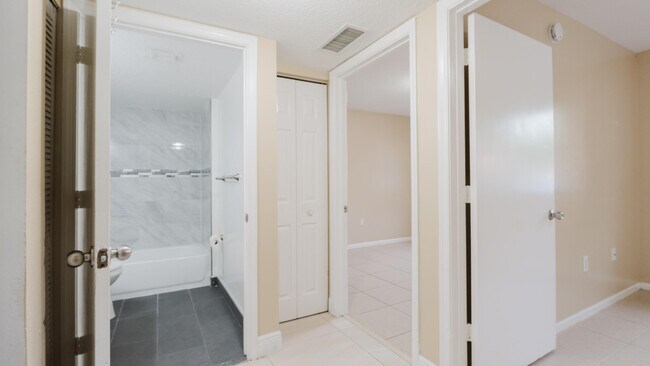 Building Photo - 3760 N Jog Rd