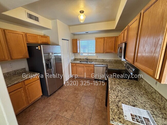 Building Photo - 1415 E Lester St