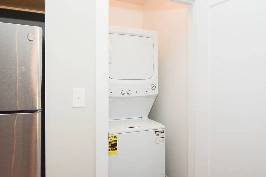 Building Photo - 3409 W Fullerton Ave