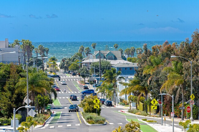 Building Photo - 2721 2nd St