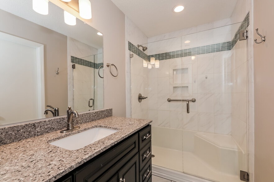 Building Photo - 13839 Poppleton Ct