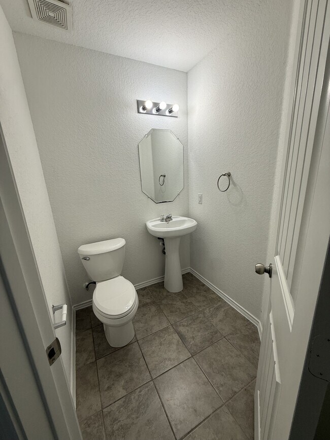 Building Photo - 1045 Polmont Ct