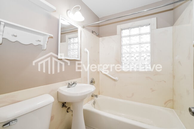 Building Photo - 2789 Howey Rd