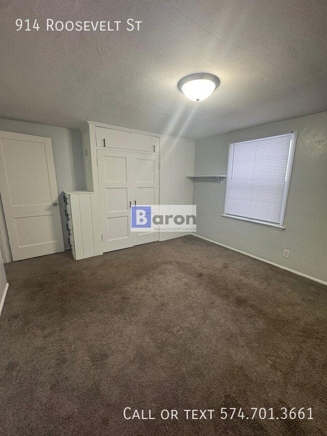 Building Photo - 914 Roosevelt St