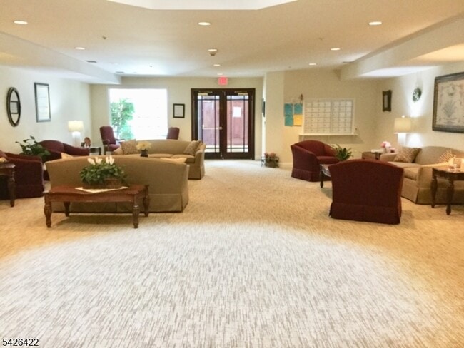 Building Photo - 2112 Clinton Ln